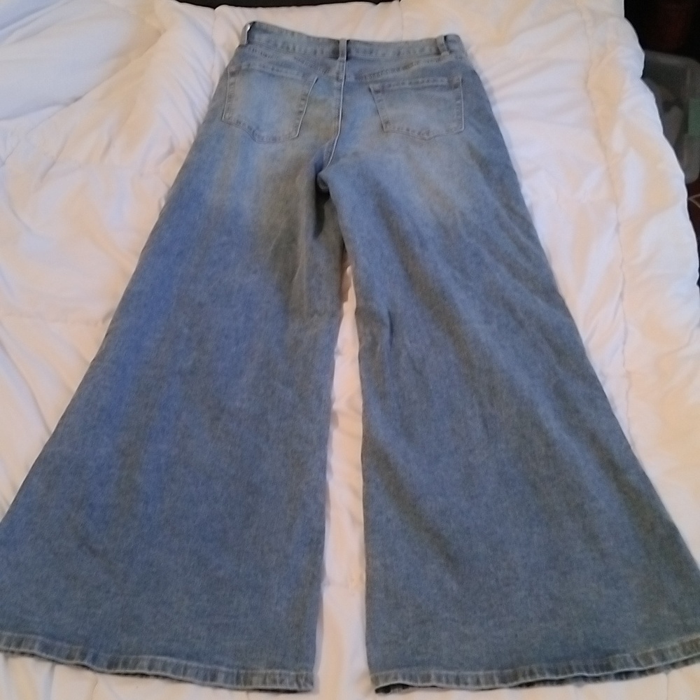 New Extra Flare Wide-Leg Light/Medium Wash Blue Denim Jeans - Size 4 - Picture 5 of 8